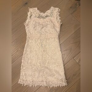 Elegant Lace Sleeveless Dress - Cream